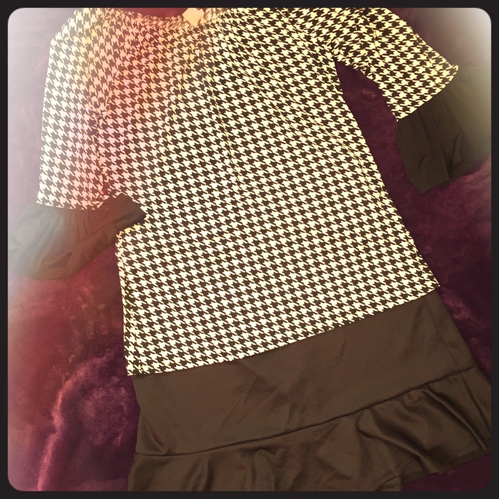 Houndstooth 3/4 length bell sleeve blouse